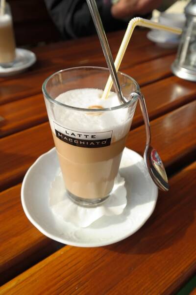 What is a latte, a glass of latte macchiato